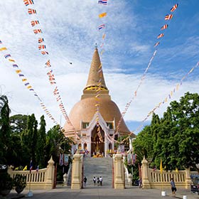 Suivez le guide à Nakhon Pathom