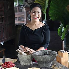 Yum Som-O de la cheffe Tukta Supatra SARSIT, Salade thaïe de pomelo Khao Nam Phueng