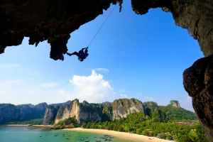 Rai Le Beach is located in Hat Noppharat Thara - Mu Ko Phi Phi National Marine Park, Krabi